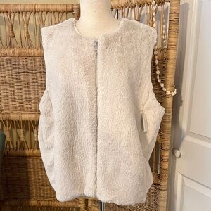 Old Navy Faux Fur zippered Cream  Vest